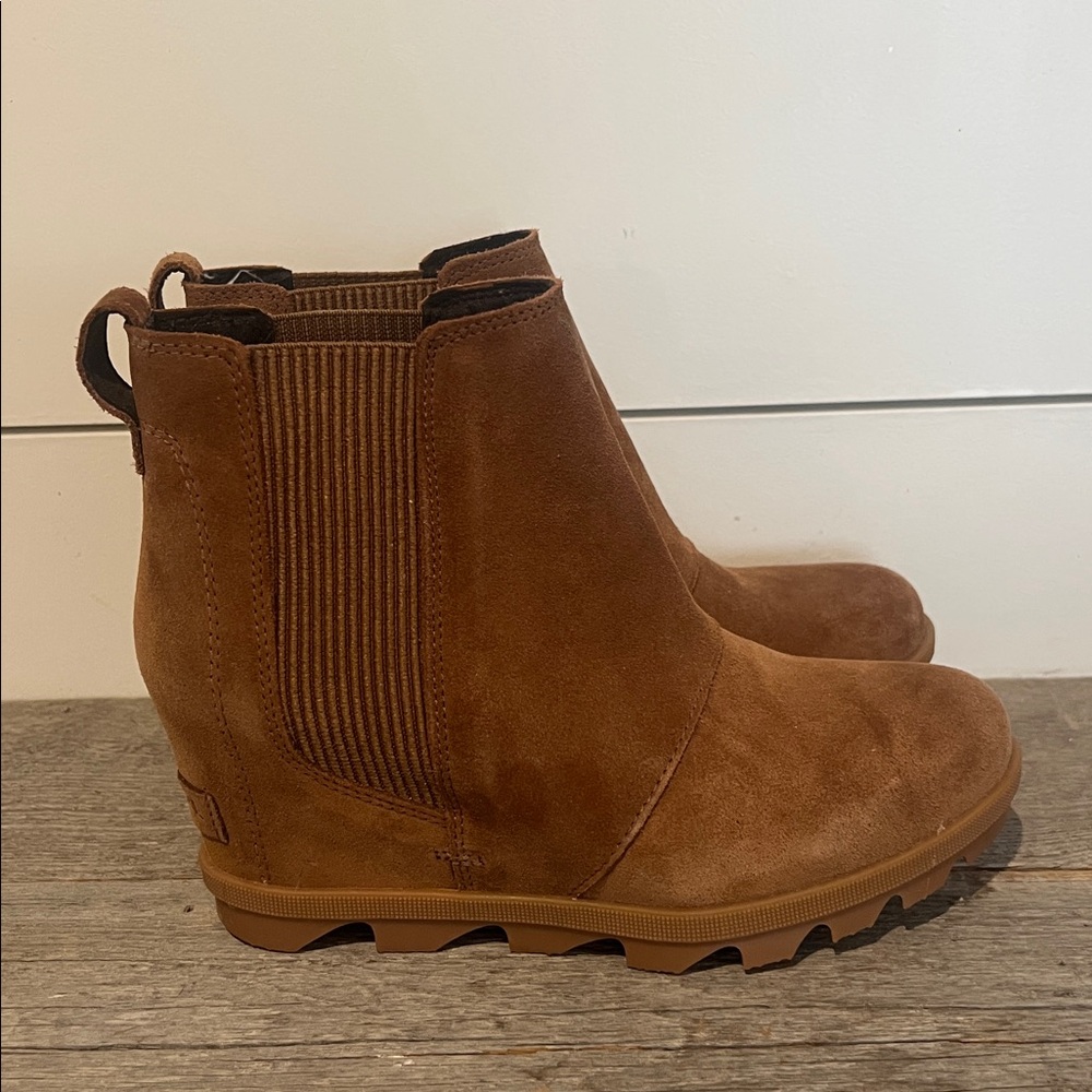SOREL Joan of Arctic Wedge Bootie Size 7.5 Like new